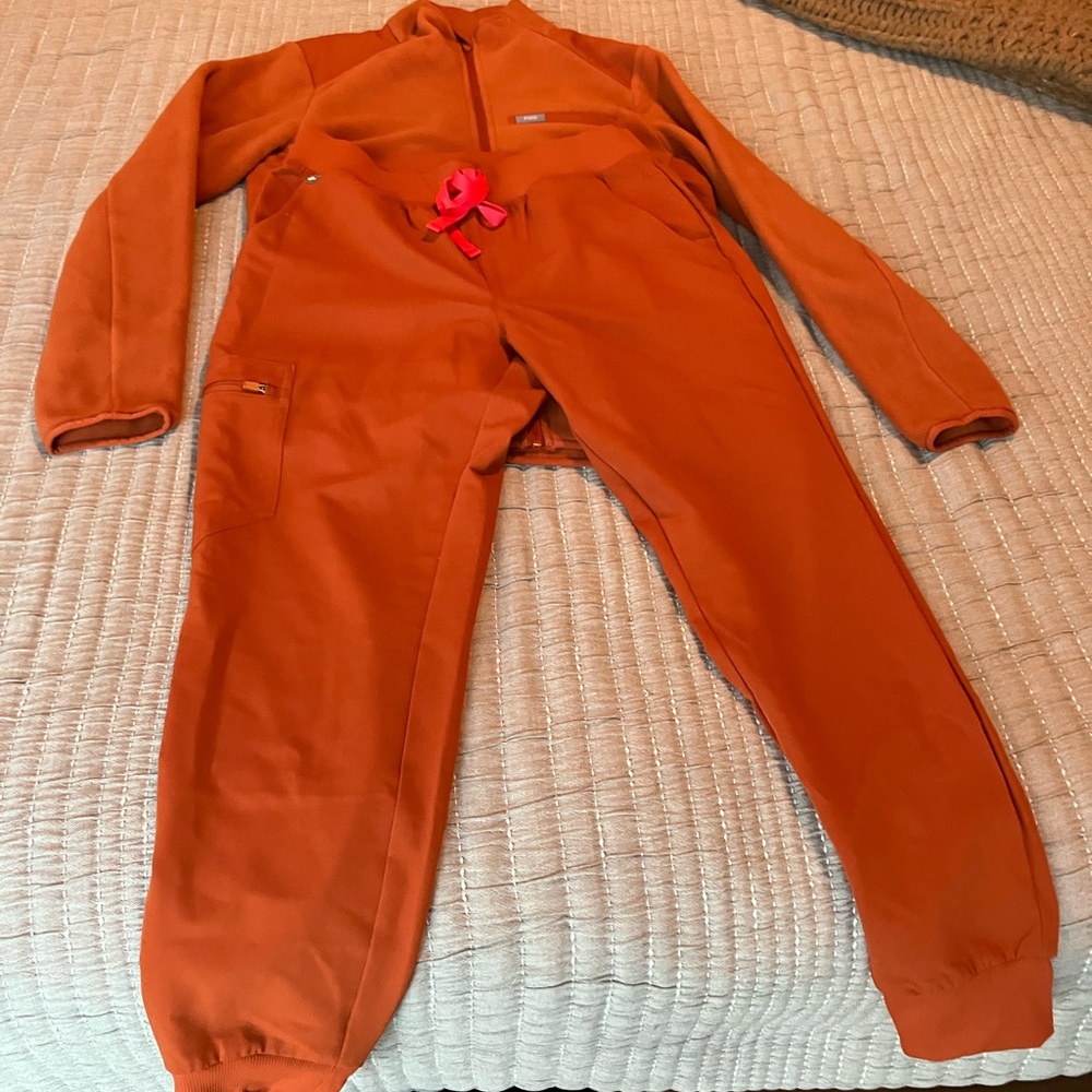 Figs Zamora Jogger (S/P) and light fleece scrub jacket (S)